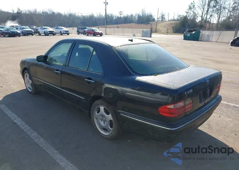 2001 Mercedes-Benz E 430 z USA, uszkodzony, nr VIN WDBJF70JX1X049735